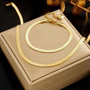 Elegant Gold Heart Necklace and Bracelet Set